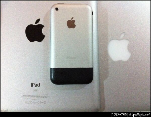 all Apple aluminium ^^