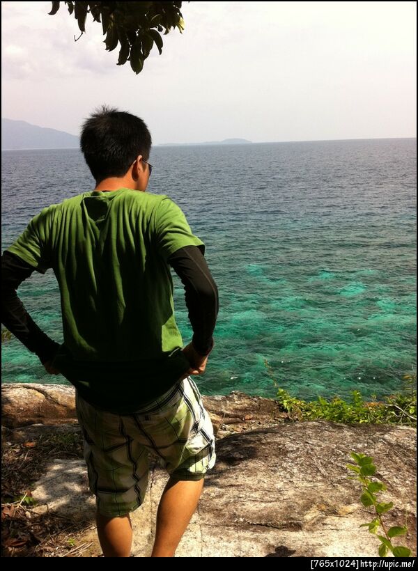 โดดน้ำเกาะรอกลอย