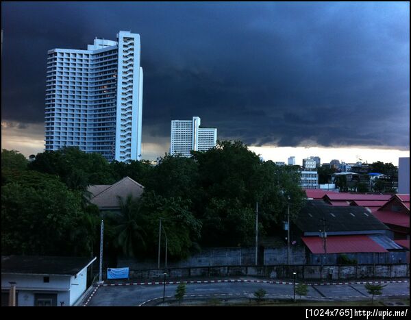 เย็นมาฟ้ามืดมากมาย