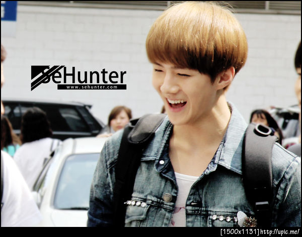120817 Sehun on the way (go to Music Bank) [SeHunter]