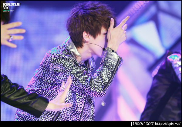 [Pic] 120502 Sehun @ 120502 Arirang Simply K-pop [IRIDESCENT BOY] 3P