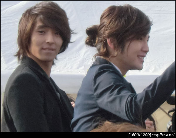 พ่อเทพบุตรจองฮุน 55 ต้องดูนายน้อยซิ ดูรูปใหญ่ๆเพิ่มเติมได้ที่ http://bit.ly/h9hMeg