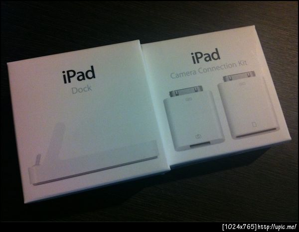 iPad dock กับ iPad camera kit มาแล้ว