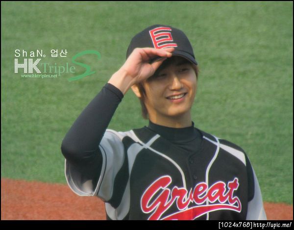 110224 Young Saeng at M4's MV Shooting with Baseball Team