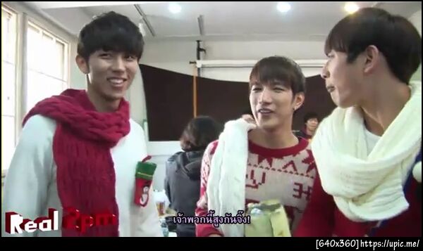 ชื่อภาพ : คนเดียวไม่เตี้ยเท่าสามคน