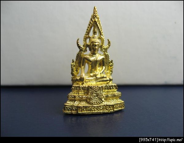 สมเด็จองค์ปฐมเนื้อทองทิพย์