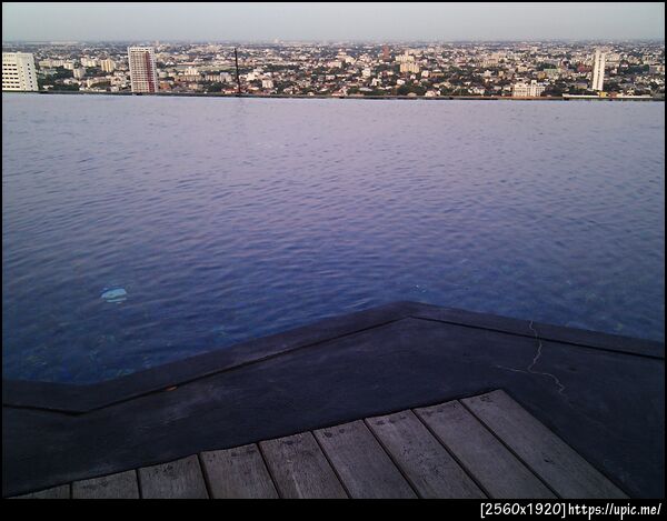 อ่า ว่ายน้ำกัน