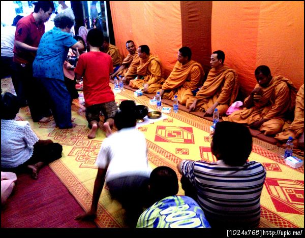 ไหว้พระทำบุญมั่ง