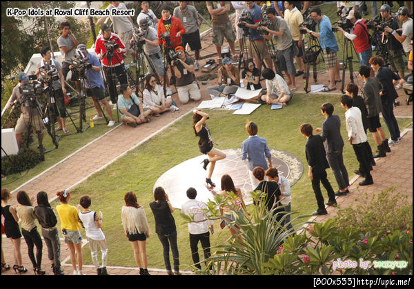 Hara(KARA),Onew(Shinee)