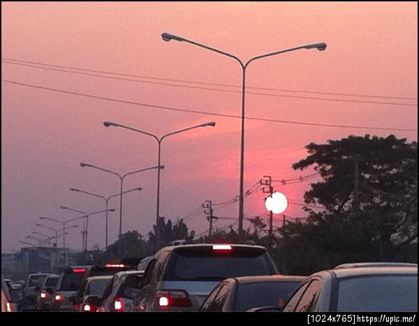 พระอาทิตย์ตก กลมเป็นไข่แดงเลย