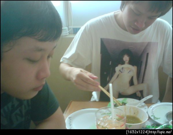 ผมตั้งใจถ่ายคนครับ ไม่ได้ถ่ายเสื้อ