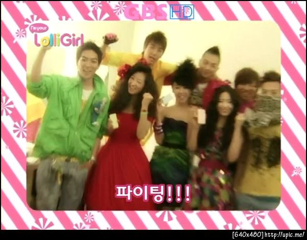 top แต่งตัวแบบนี้น่ารักมาก love love  จีทำไมต้องเอาผ้าพันคอปิดปาก