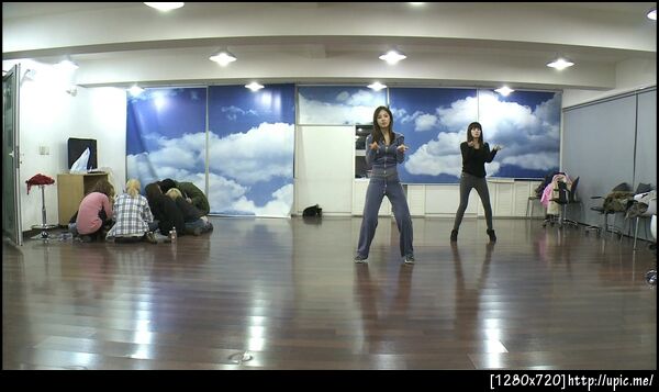 เพื่อนๆจกส้มตำ(?) แล้วยูลทิทำอะไร??? 5555 ><