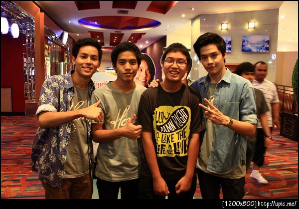 อยากให้แจ๊คทำท่า 'กอดหน่อย' มากเลย >,,< (ทำจริงคงเคลิ้มแหงๆ)