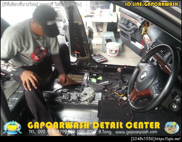 อยู่แถวนนท์ยังโดนน้ำท่วมเลยครับ จอดอยู่หน้าบ้านแท้ ๆ