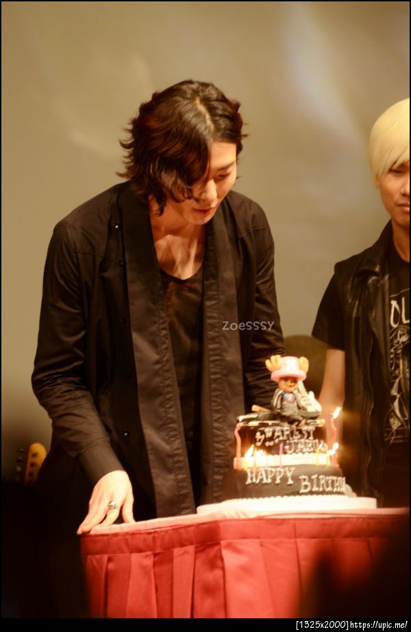 twitter@zoesssy April 2, 2011