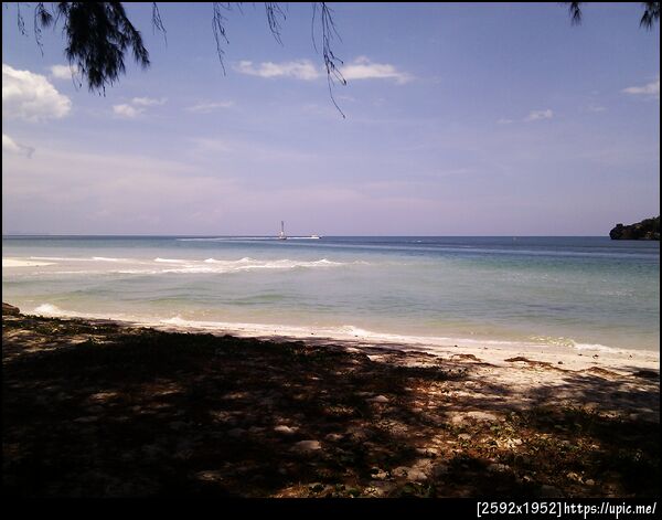 น้ำใสๆ หาดทรายขาวๆ