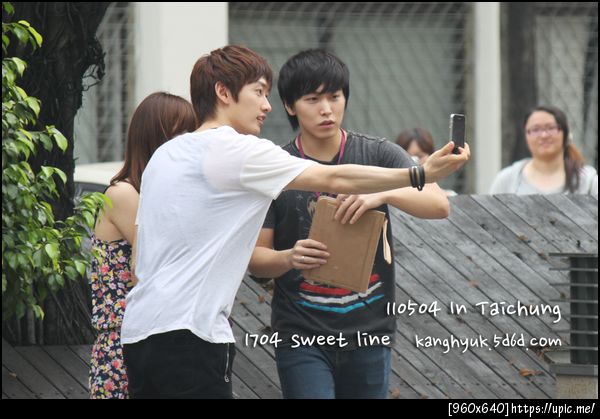 110504 HyukMin recording @Taichung 