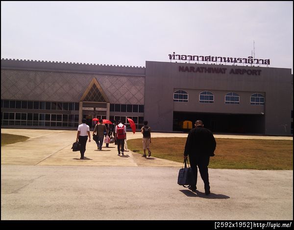 natrathiwat airport .... there is a gate for international arrival too!