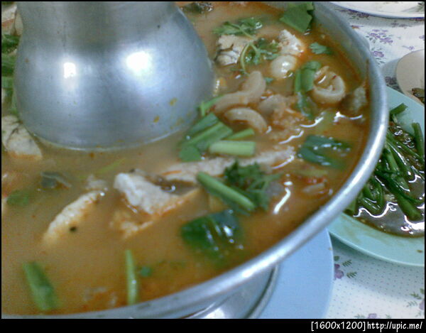 ต้มยำปลา + หัวปลา + เครื่องทุกอย่างหม้อไฟ (250)