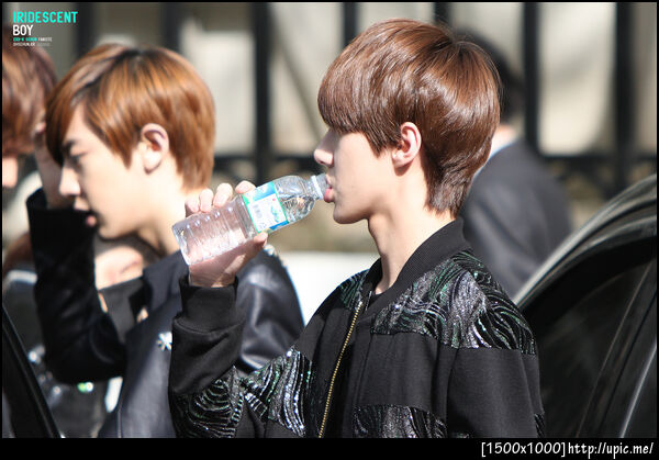 [Pic] 120427 Sehun on the way go to Music Bank [IRIDESCENT BOY] 2P