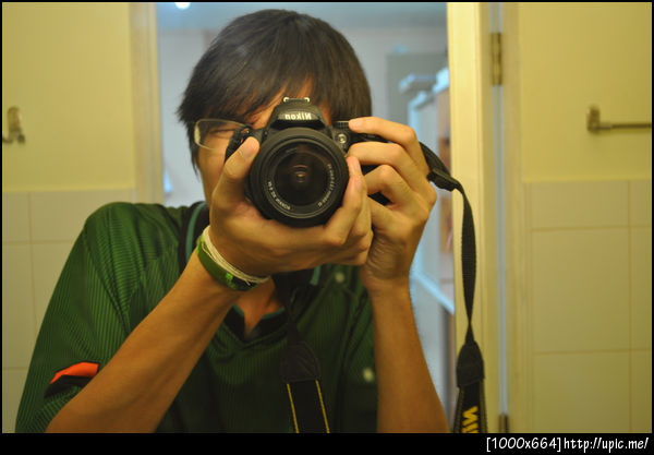 ห้องนี้มี Nikon D5000 ให้เล่นด้วย (เห็นชอบถ่ายท่านี้กันจังเลยถ่ายมั่ง)