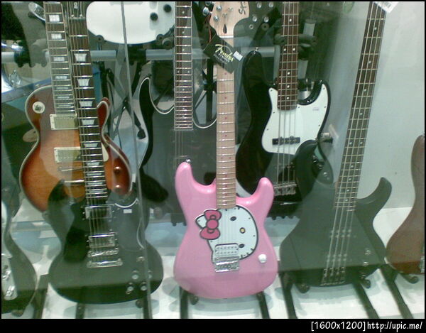 อยู่ในวงนี่เด่นเลย