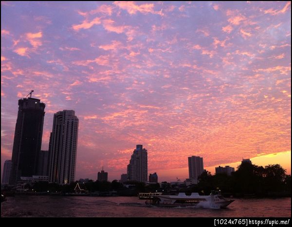 วิวพระอาทิตย์ตกริมเจ้าพระยา ชิวมากมาย