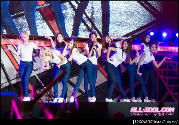 YulTi @ Gangnam Festival ฟานี่ไม่ยอม butt kiss กับยูลอะ เดี๋ยวยูลน้อยใจหรอก นั่นๆ ยูลมองแล้วเห็นไหม #YulTi 