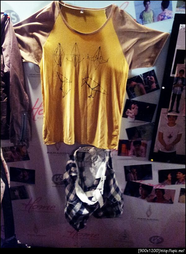 ไม่อยากบอกว่า... เรานั่ง "ติดกับ" กางเกงตัวนี้... ที่(แอบเห็น)แจ๊คหยิบไปใส่... (แล้วก็ถอดมาปักไว้ตรงนั้น)... อา ฟิน