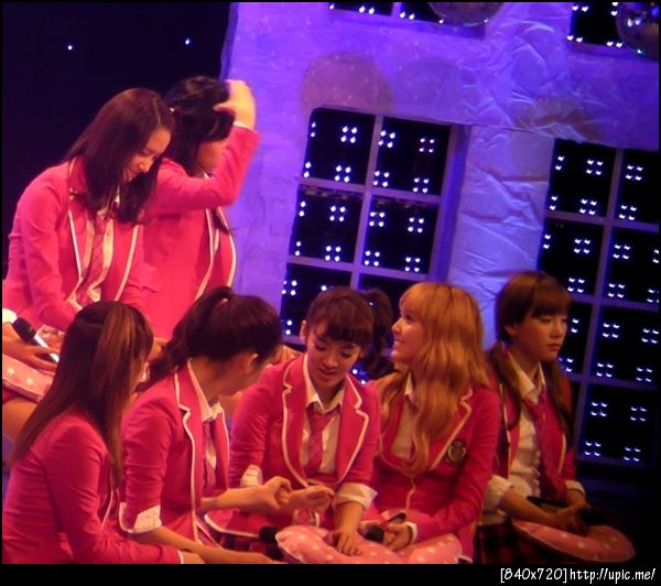 YoonA ทำหน้ากวนใส่ Sica 55555