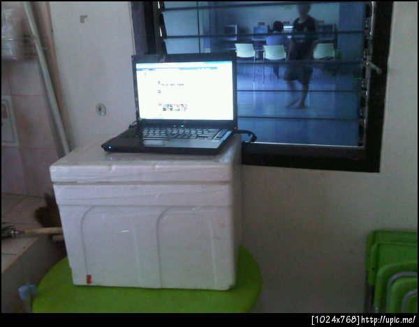 เตรียมประชุมผ่าน videocalling ผ่าน facebook โดยใช้ notebook และฐานรองสุดแนว
