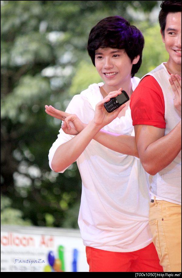 ขอโทษ รอนด้วย >///<