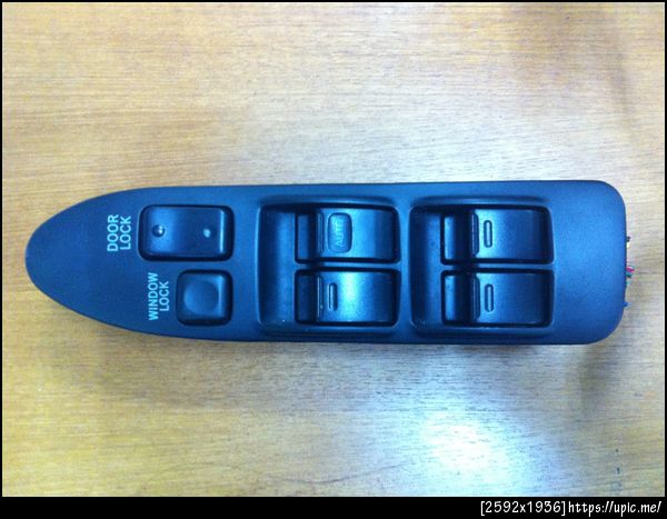 สวิตซ์ควบคุมกระจกไฟฟ้า 10x ใส่ 92 ได้