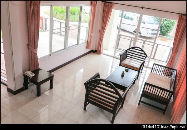 หลังที่ 1 และ 3 : ขายบ้านเดี่ยวพร้อมที่ดิน เชียงใหม่ มีห้องครัว สระว่ายน้ำ เฟอร์นิเจอร์หรูพร้อมแอร์ทุกห้อง ติดต่อ คุณเมลดา 086-376-9201 084-001-3530