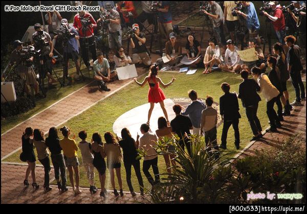 สาวชุดแดง Hyomin