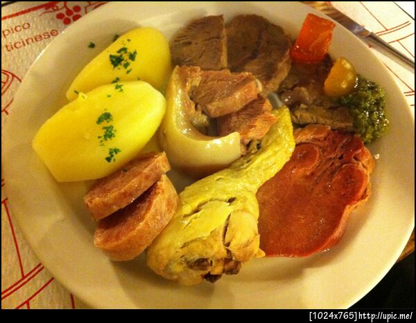 อาหารจานหลักมาแล้ว น่ากินมากกก