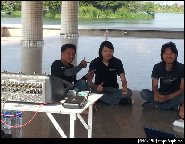 ยังไม่พอชักภาพอีกรอบ