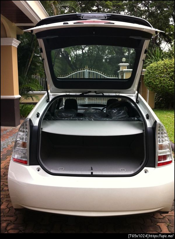 เปิดบั้นท้าย Prius โชวตูสส