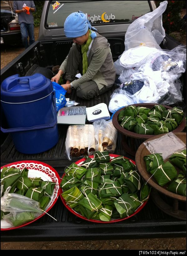 แจกอาหารช่วยเหลือเด็ก(ขึ้น)ดอย