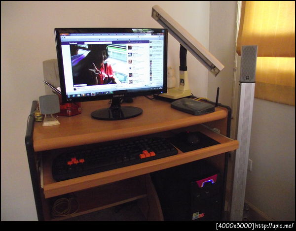 อันนี้คอมอีกเครื่องปรกติกลางวันใช้ตัวนี้ บางอย่างในเครื่องนี้มาจากวัดสวนแก้ว 