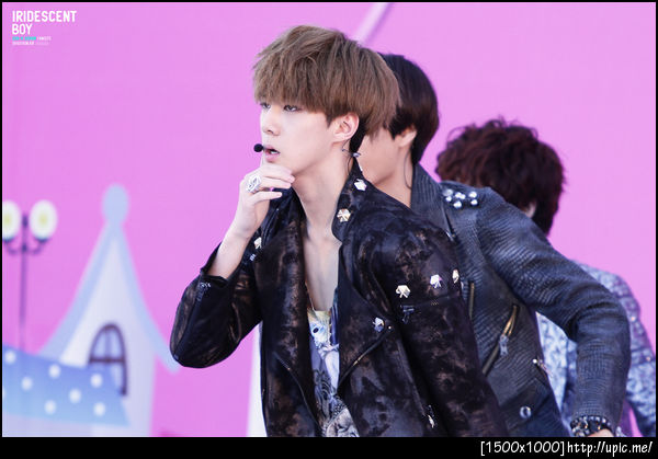 121007 Sehun @ 대한민국 나눔대축제 [IRIDESCENT BOY] 9P