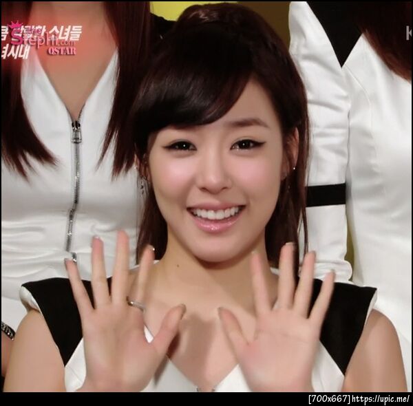 [CAP] 110115 Tiffany @ KBS Entertainment Relay