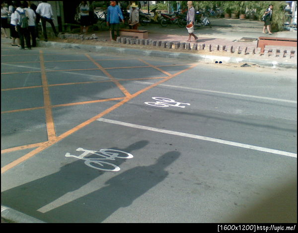 เลนจักรยานสองเลน ลดเลนรถใหญ่เหลือเลนเดียว อุดมคติไปมั๊ยเนี่ย