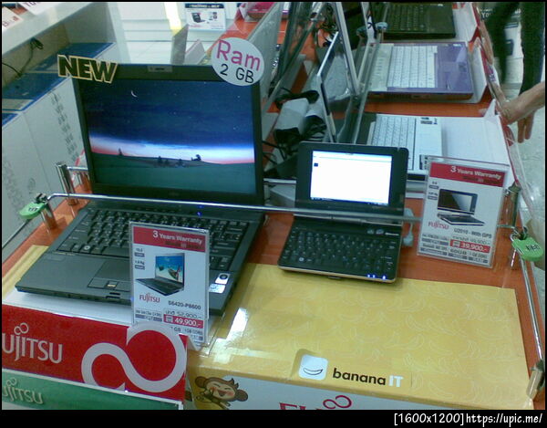 Tiny netbook by Fujitsu