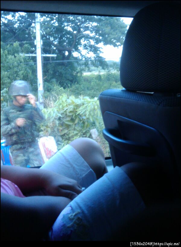 รถโดนทหารค้น