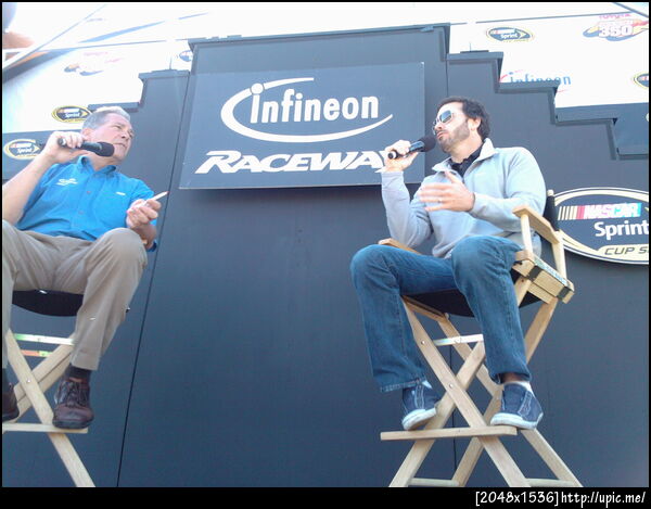JJ doing a  q and a for fans at Infineon