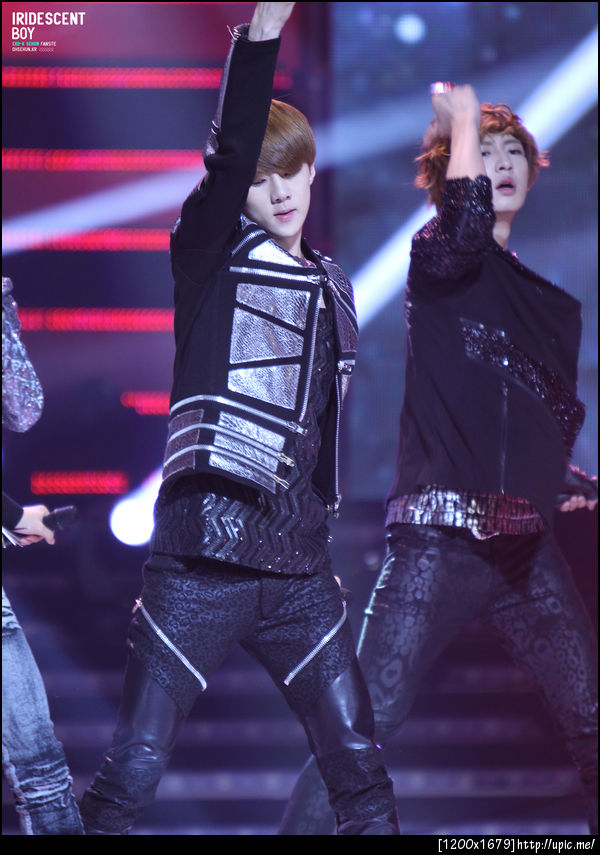 [Pic] 120706 Sehun @ Fighting Korea KBS Open Concert [IRIDESCENT BOY] 8P