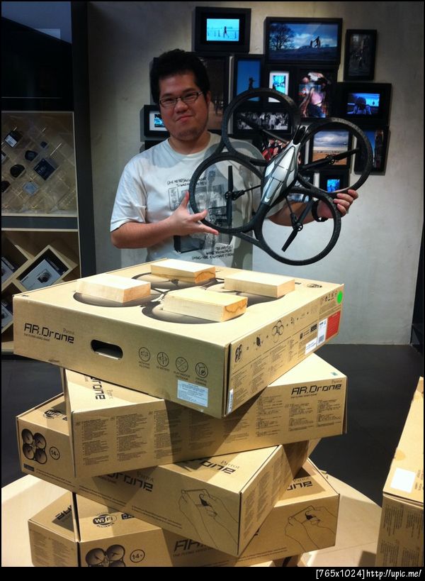 หลังการรอคอยอันแสนนาน @tapecom ก็ได้ถอย AR.Drone แล้ว เมพมากมาย