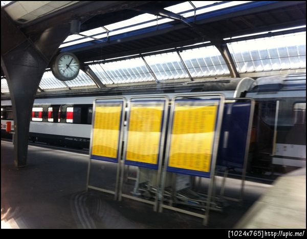 นั่งรถไฟจาก Zurich ไป Lausanne รถออกตรงเวลามาก